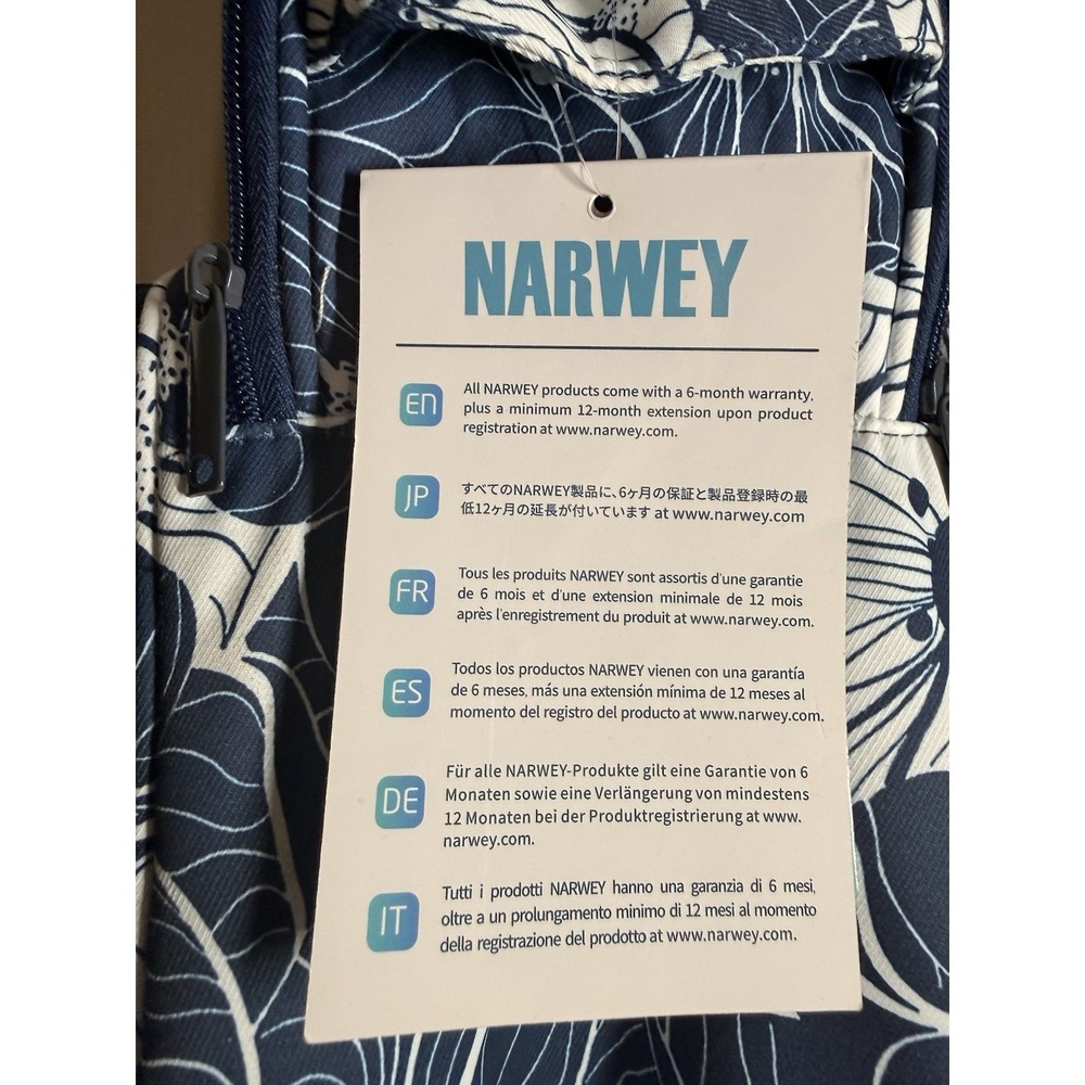 Narwey Small Hanging Travel Toiletry Bag in the Blue Lotus pattern. - Picture 6 of 6